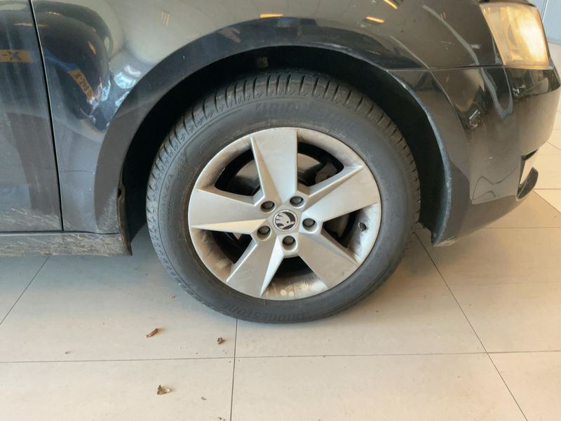 Skoda Octavia 1.6 TDI GreenLine 2014 – снимка 11