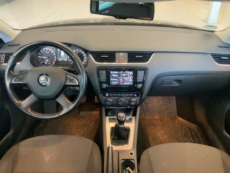 Skoda Octavia 1.6 TDI GreenLine 2014 – снимка 18