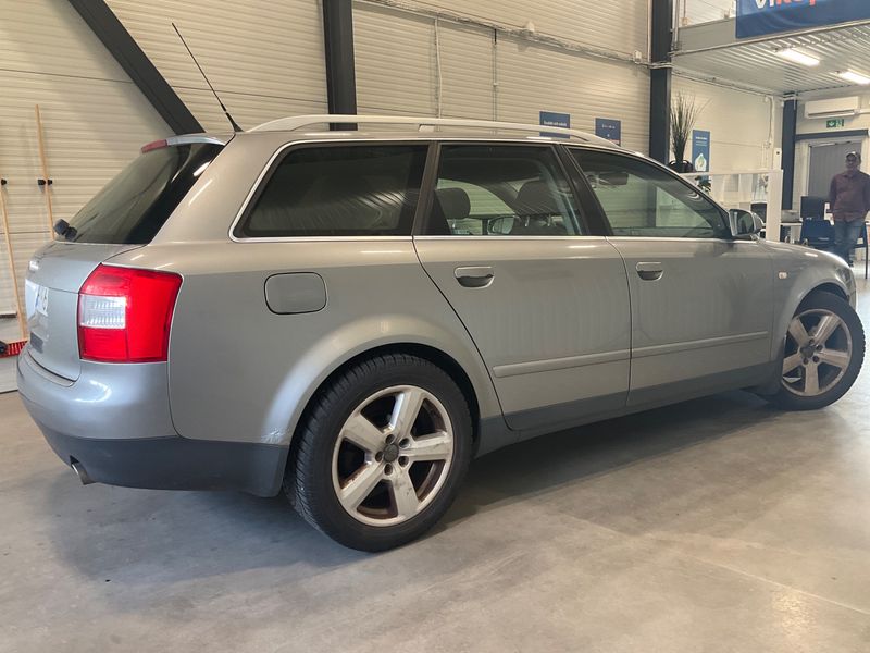 Audi A4 2.4 V6 2001 – снимка 2