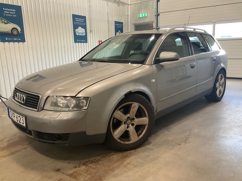 Audi A4 2.4 V6 2001 – снимка 1