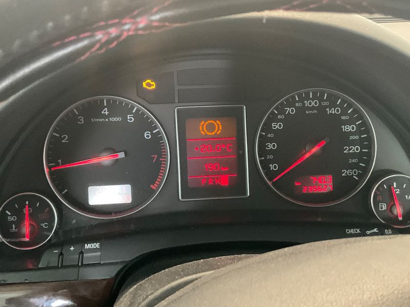 Audi A4 2.4 V6 2001 – снимка 4