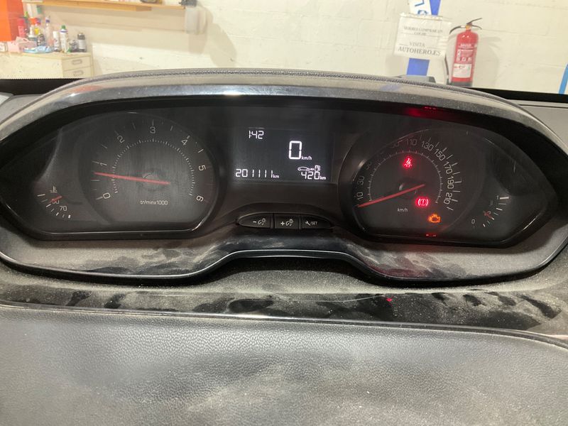 Peugeot 208 1.4 HDi Access 2014 – снимка 4