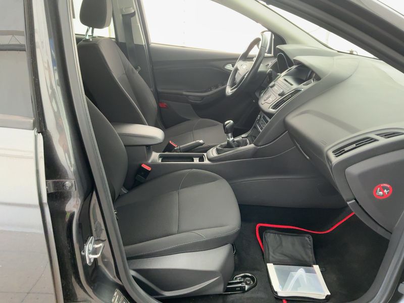 Ford Focus 1.0 EcoBoost Business 2015 – снимка 16