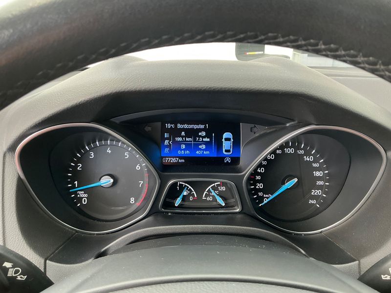 Ford Focus 1.0 EcoBoost Business 2015 – снимка 18