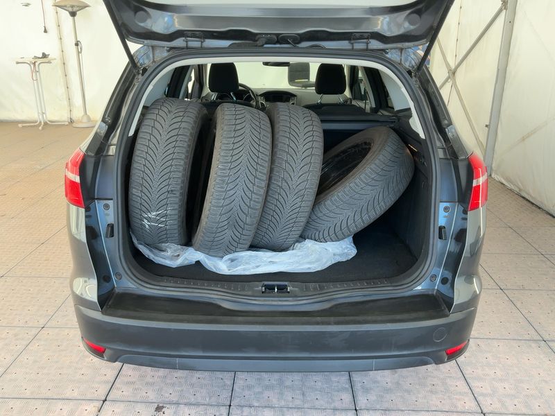 Ford Focus 1.0 EcoBoost Business 2015 – снимка 15