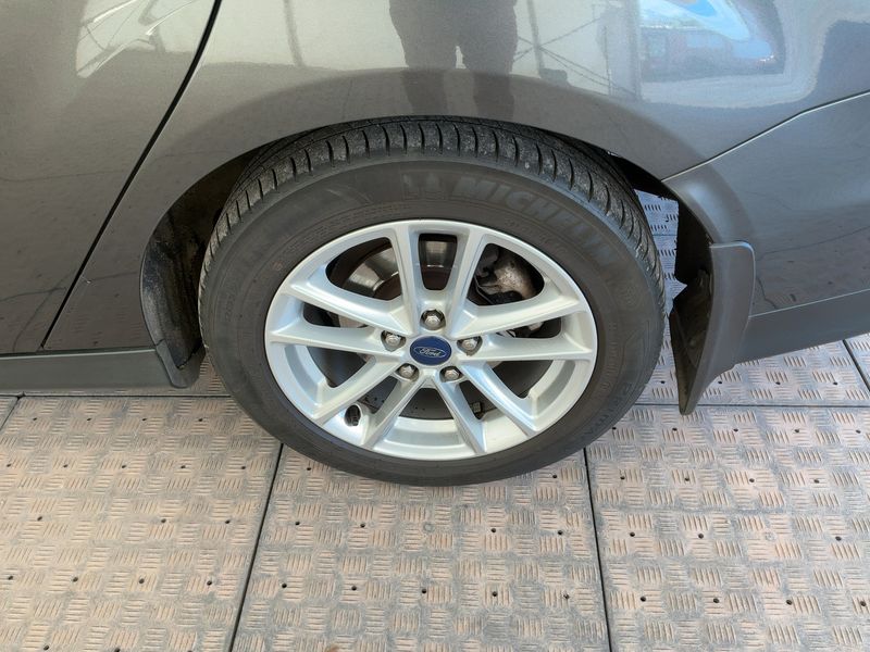 Ford Focus 1.0 EcoBoost Business 2015 – снимка 5
