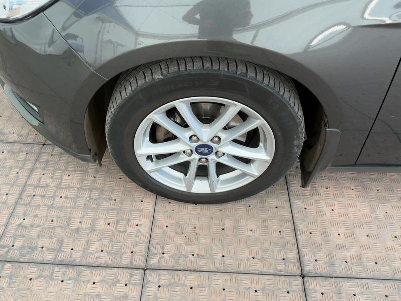 Ford Focus 1.0 EcoBoost Business 2015 – снимка 3
