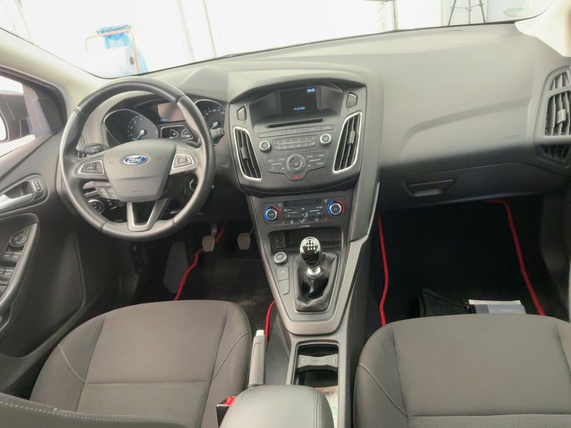 Ford Focus 1.0 EcoBoost Business 2015 – снимка 17