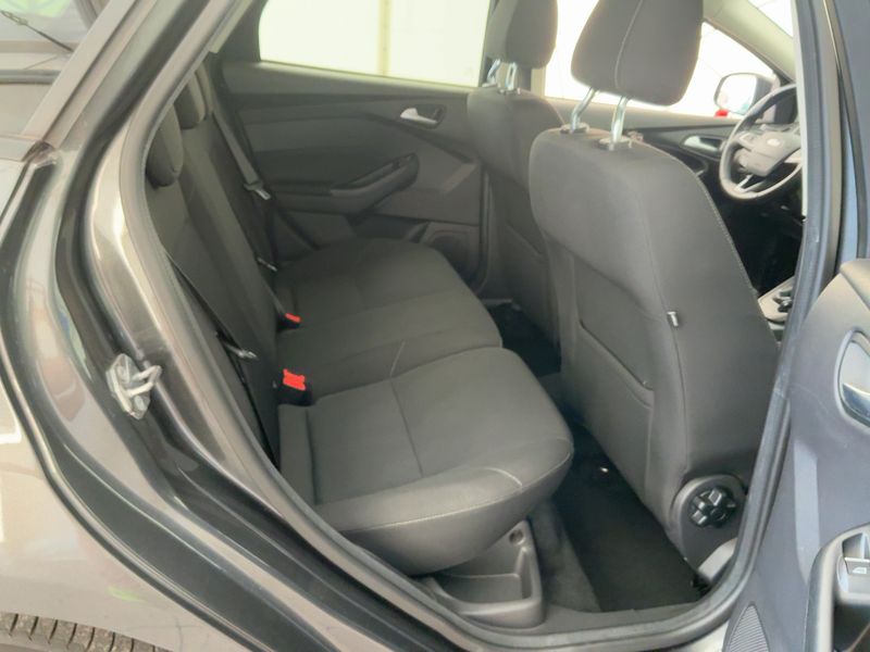 Ford Focus 1.0 EcoBoost Business 2015 – снимка 19