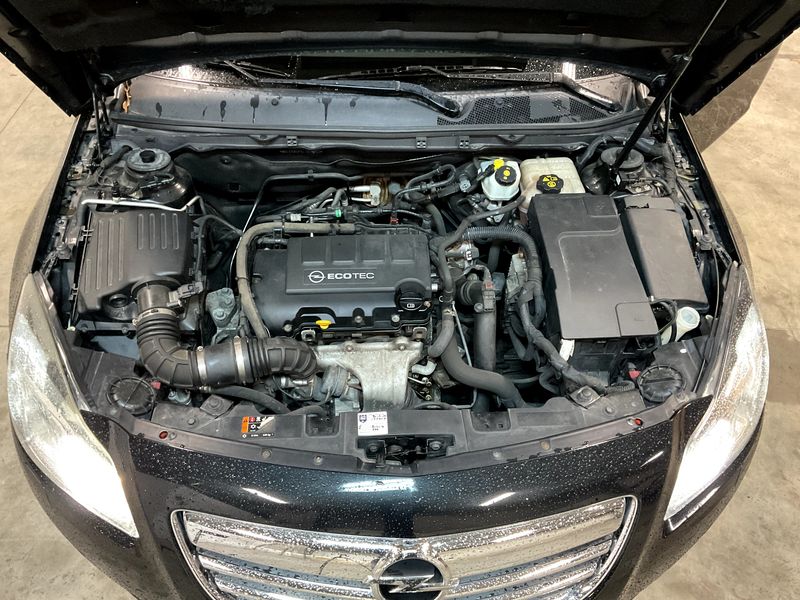 Opel Insignia Sports Tourer 1.4 Turbo Sport 2011 – снимка 38