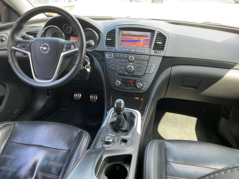 Opel Insignia Sports Tourer 1.4 Turbo Sport 2011 – снимка 18