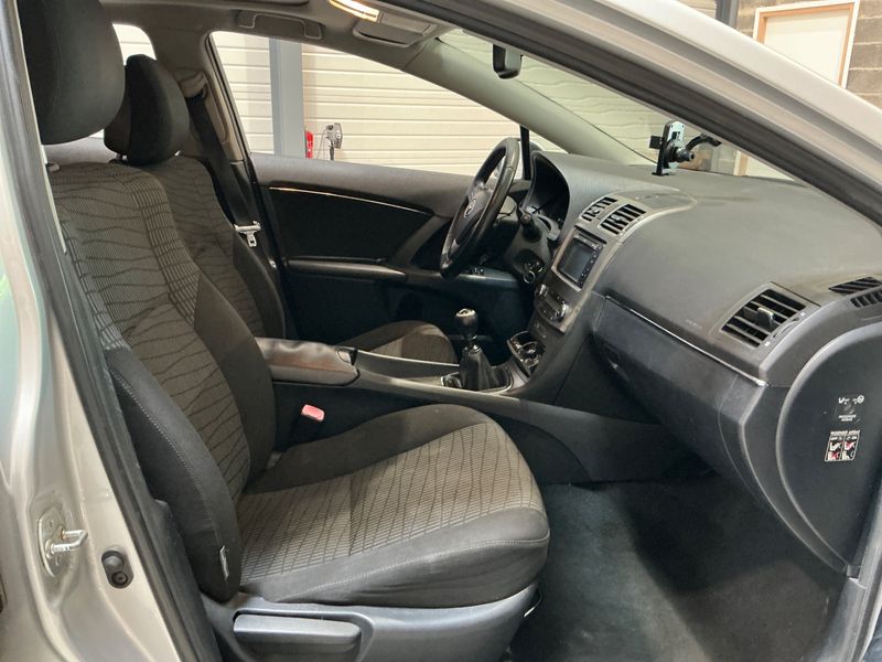 Toyota Avensis 2.0 D-4D Executive 2011 – снимка 3