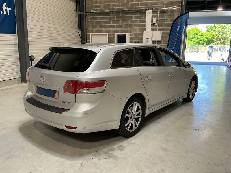 Toyota Avensis 2.0 D-4D Executive 2011 – снимка 2