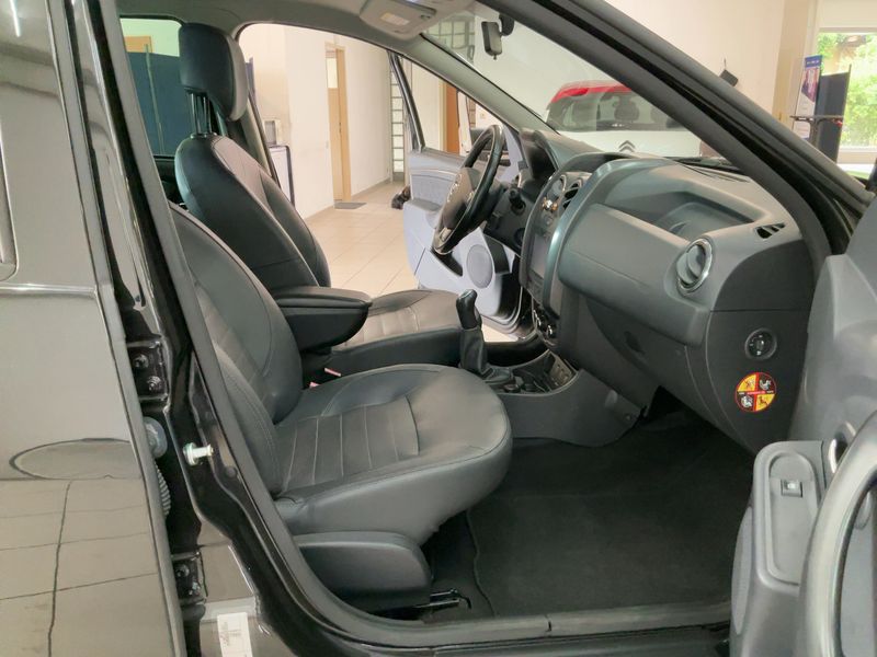Dacia Duster 1.6 LPG Prestige 4x2 2015 – снимка 16