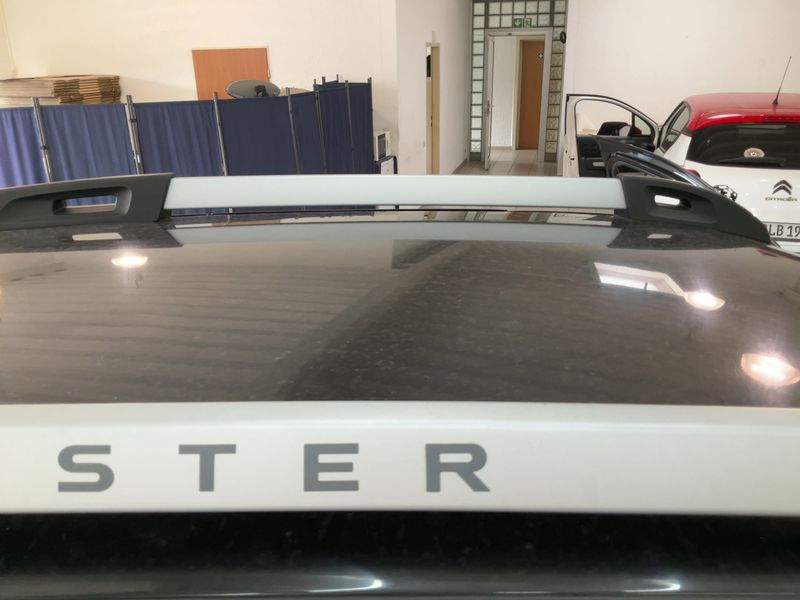 Dacia Duster 1.6 LPG Prestige 4x2 2015 – снимка 13