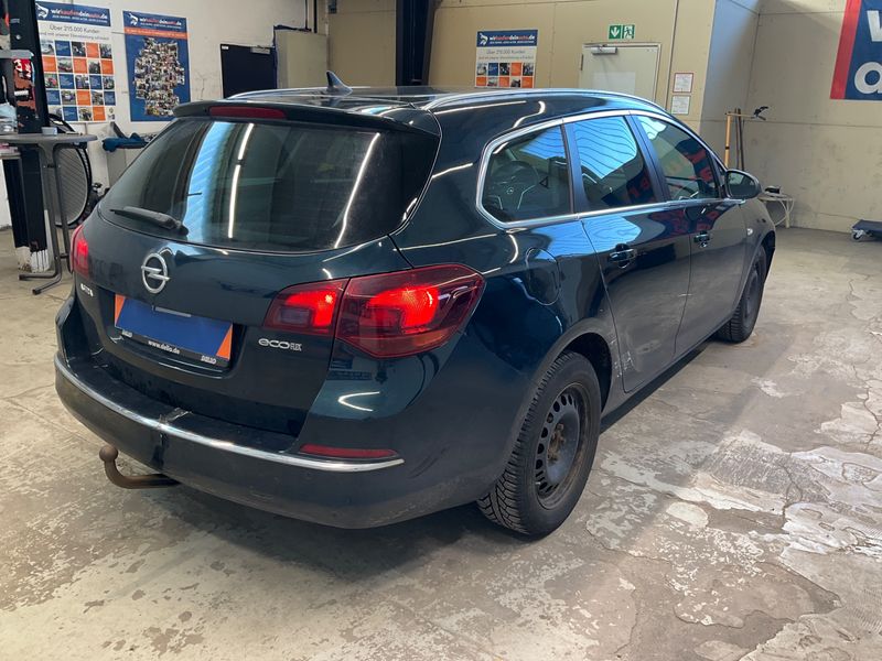Opel Astra 1.6 CDTI DPF Exklusiv 2014 – снимка 2