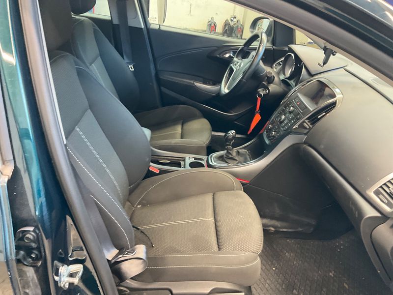 Opel Astra 1.6 CDTI DPF Exklusiv 2014 – снимка 3