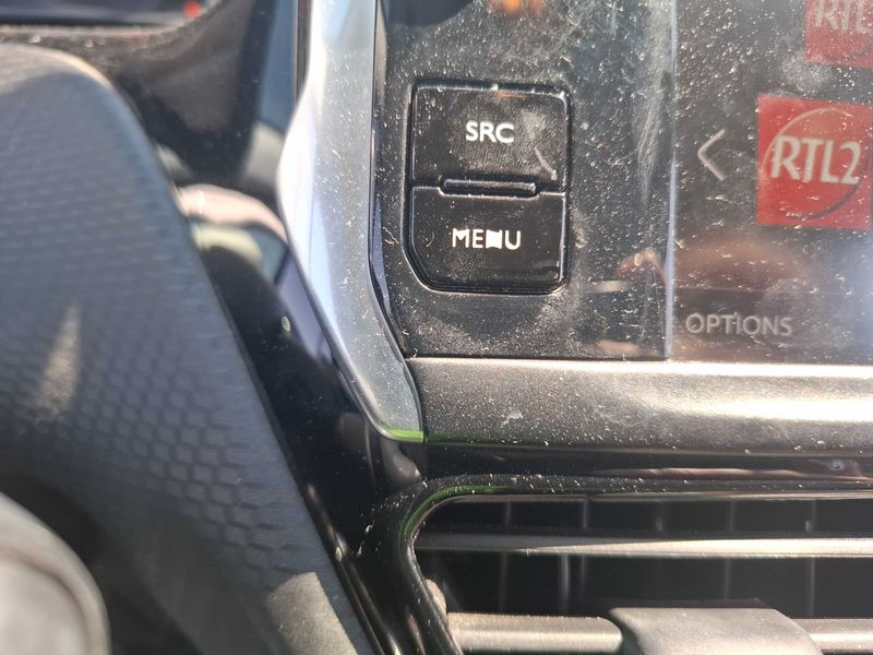 Peugeot 2008 1.2 PureTech Signature 2019 – снимка 35