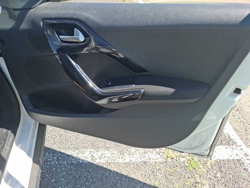 Peugeot 2008 1.2 PureTech Signature 2019 – снимка 43