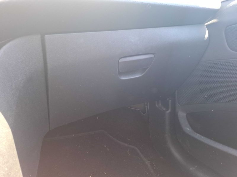 Peugeot 2008 1.2 PureTech Signature 2019 – снимка 31