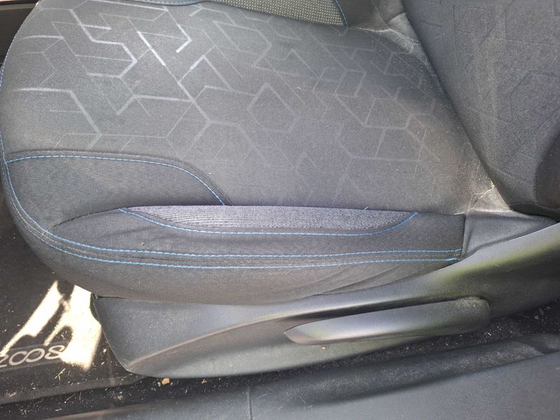 Peugeot 2008 1.2 PureTech Signature 2019 – снимка 28