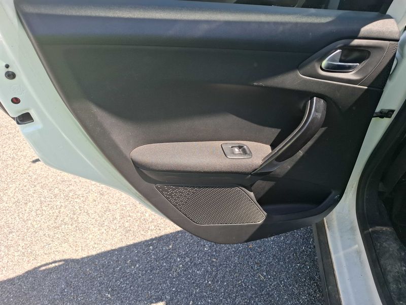 Peugeot 2008 1.2 PureTech Signature 2019 – снимка 37