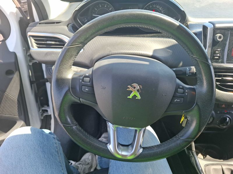 Peugeot 2008 1.2 PureTech Signature 2019 – снимка 30