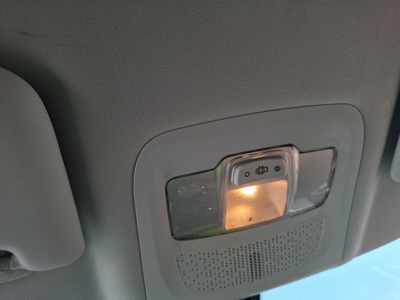 Peugeot 2008 1.2 PureTech Signature 2019 – снимка 36