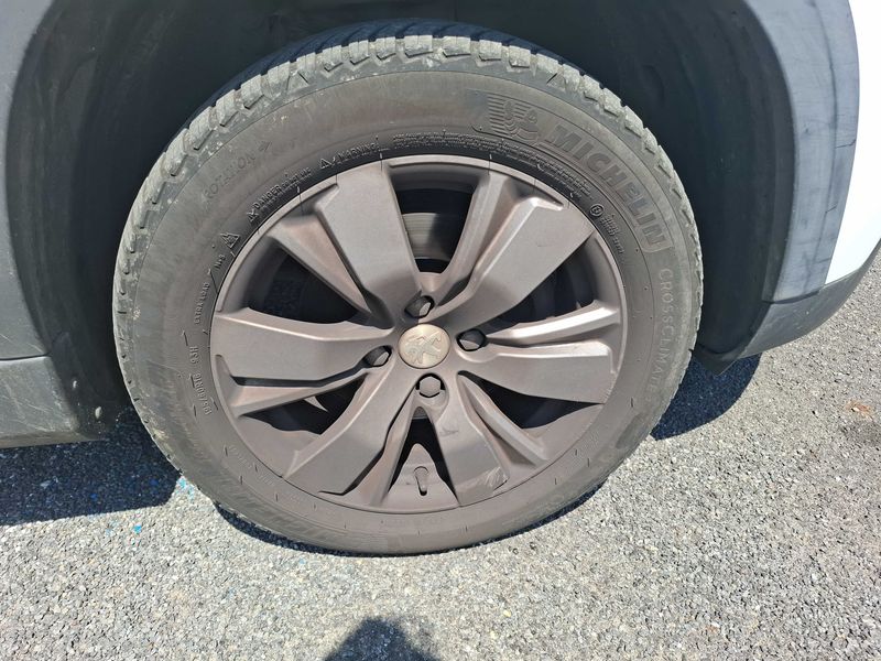 Peugeot 2008 1.2 PureTech Signature 2019 – снимка 22