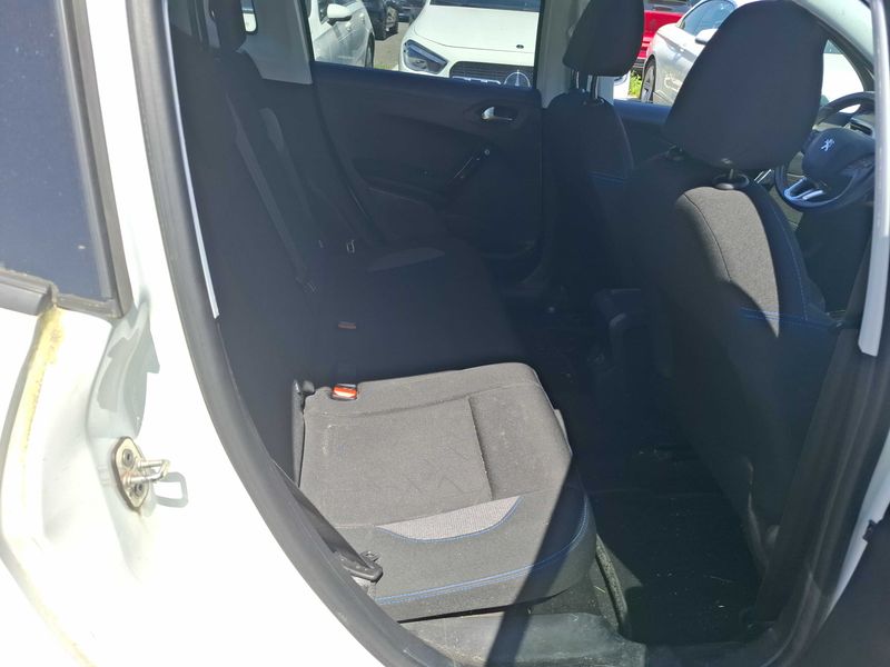 Peugeot 2008 1.2 PureTech Signature 2019 – снимка 14