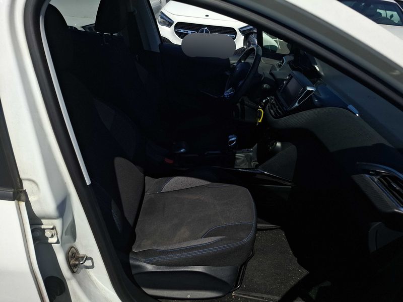 Peugeot 2008 1.2 PureTech Signature 2019 – снимка 10