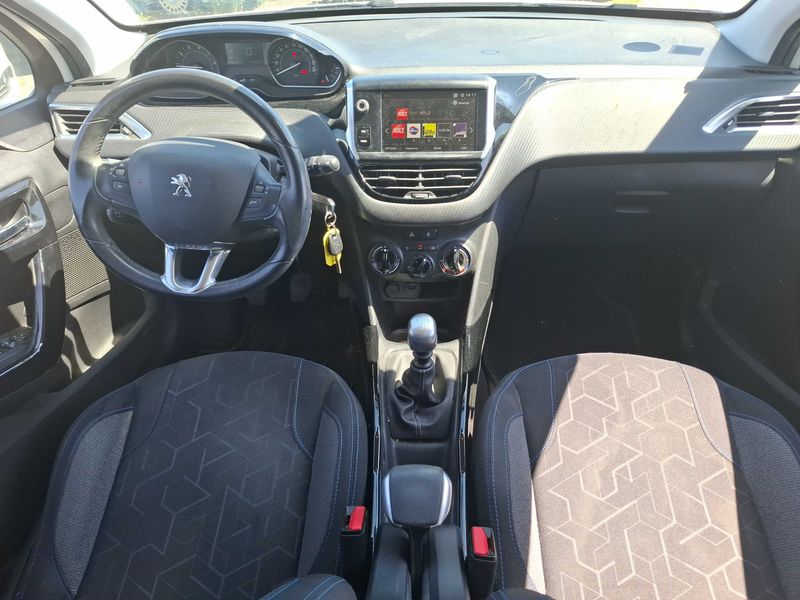 Peugeot 2008 1.2 PureTech Signature 2019 – снимка 11