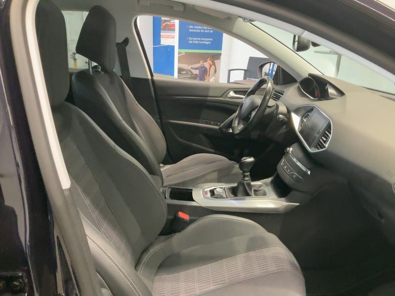 Peugeot 308 1.2 e-THP Allure 2019 – снимка 17