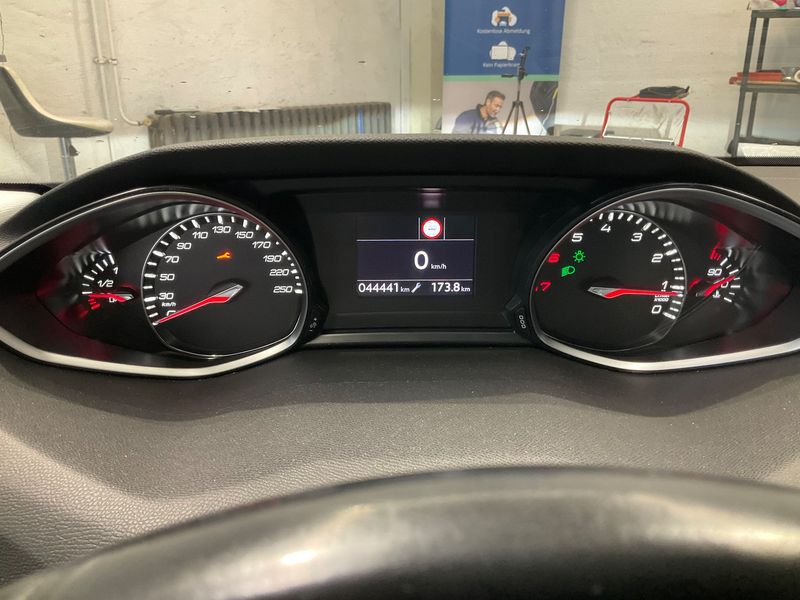 Peugeot 308 1.2 e-THP Allure 2019 – снимка 19