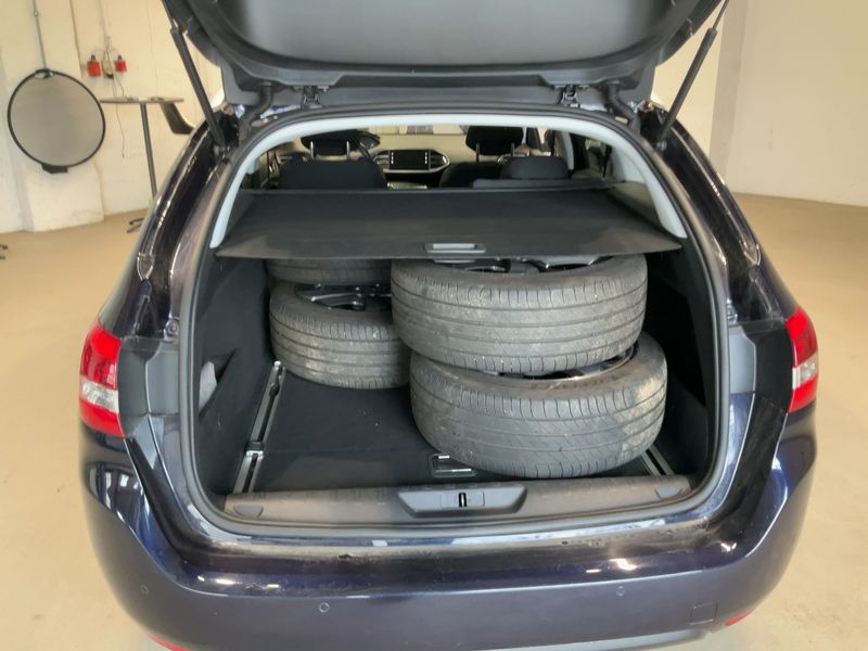 Peugeot 308 1.2 e-THP Allure 2019 – снимка 16