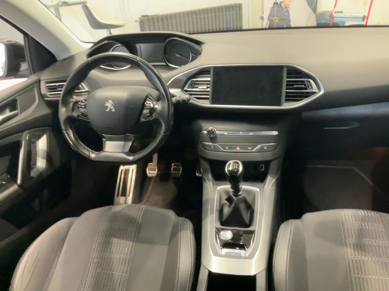Peugeot 308 1.2 e-THP Allure 2019 – снимка 18