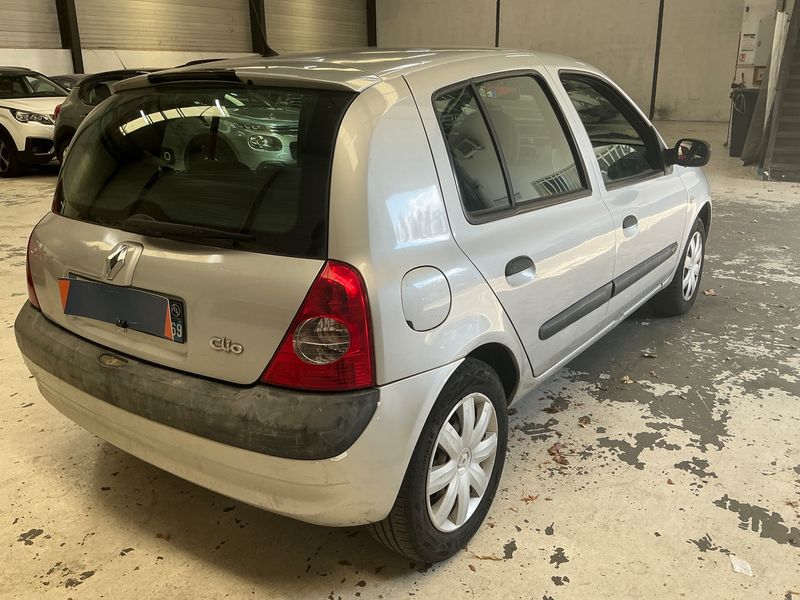 Renault Clio 1.2 Dynamique Confort 2005 – снимка 2