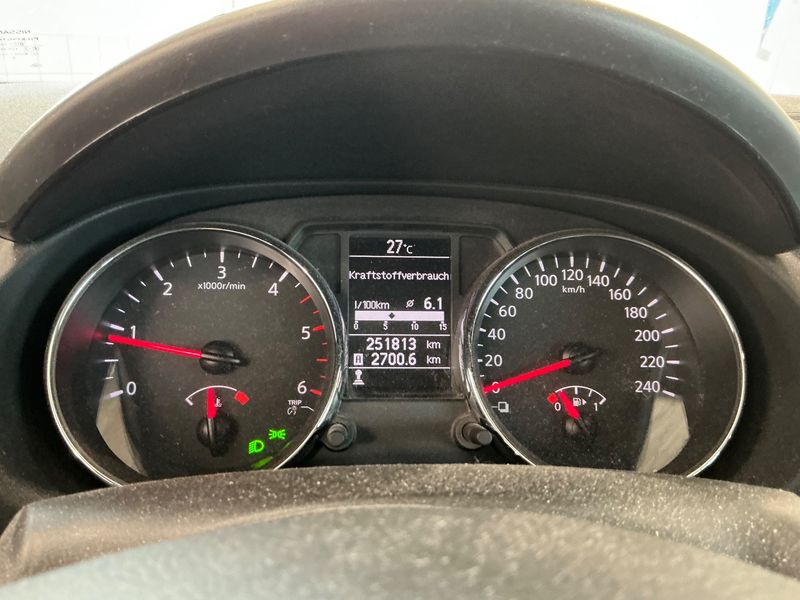Nissan Qashqai 1.6 dCi 360 4x4 2013 – снимка 19