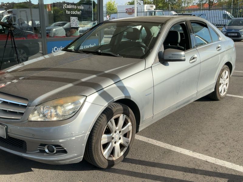Mercedes-Benz C-Klasse C 220 CDI BlueEfficiency Avantgarde 2010 – снимка 2