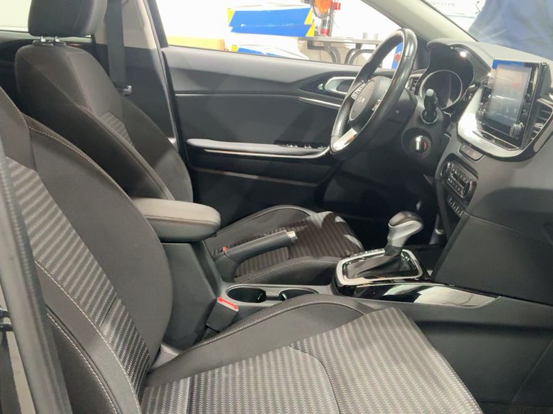 Kia cee'd 1.6 CRDi Mild-Hybrid Vision 2023 – снимка 16