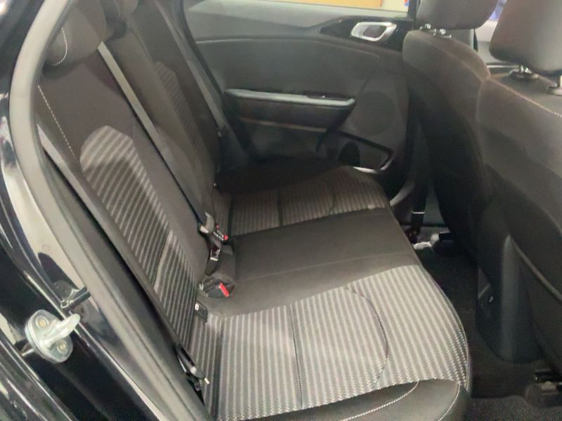 Kia cee'd 1.6 CRDi Mild-Hybrid Vision 2023 – снимка 19