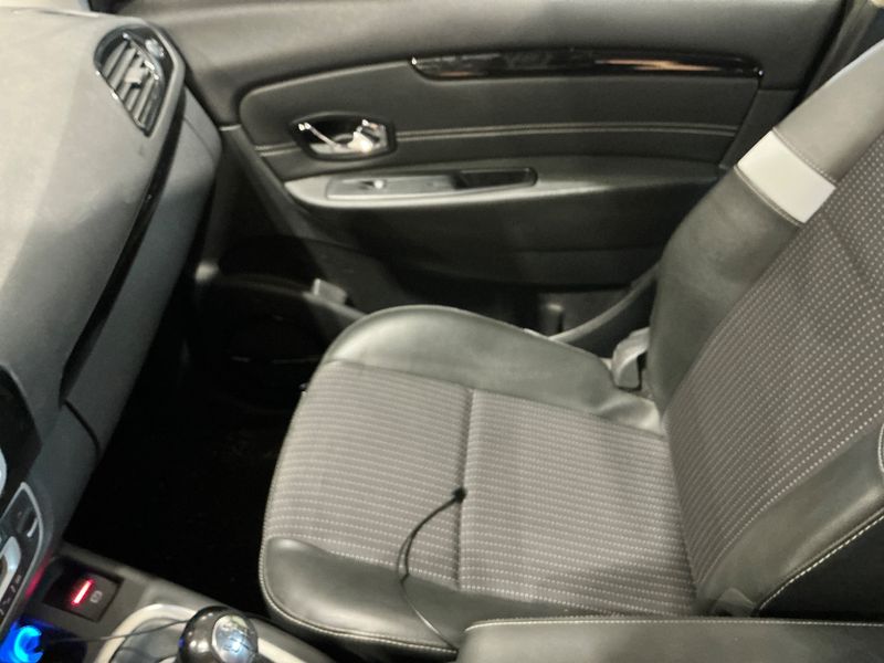 Renault Scenic 1.5 dCi BOSE Edition 2012 – снимка 23