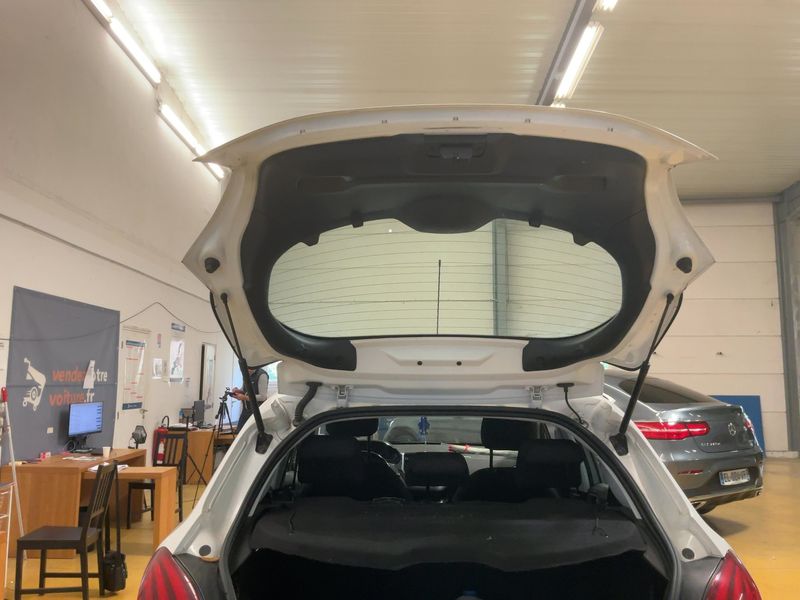 Peugeot 208 1.2 e-THP Allure Business 2018 – снимка 15