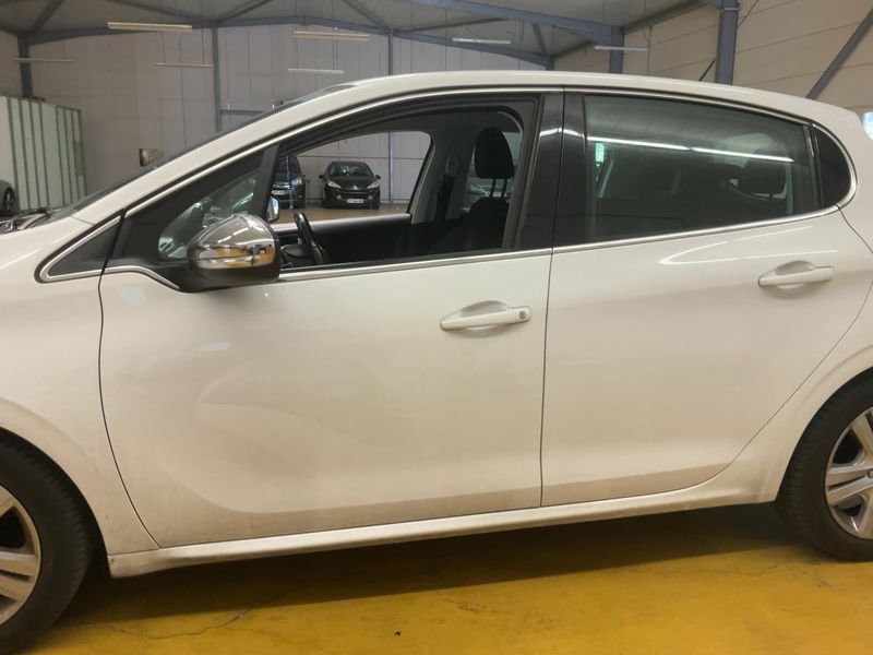 Peugeot 208 1.2 e-THP Allure Business 2018 – снимка 4