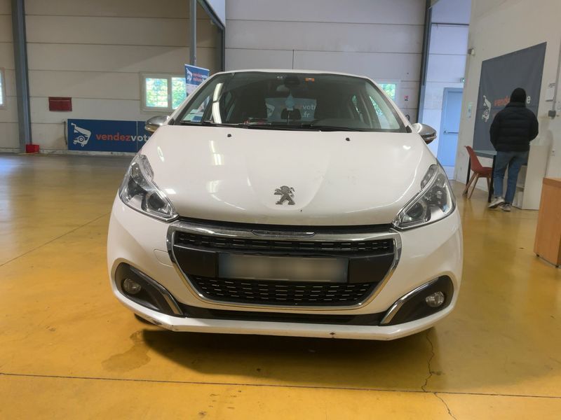 Peugeot 208 1.2 e-THP Allure Business 2018 – снимка 14