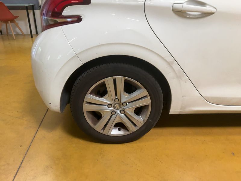 Peugeot 208 1.2 e-THP Allure Business 2018 – снимка 9