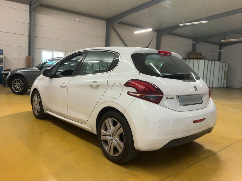 Peugeot 208 1.2 e-THP Allure Business 2018 – снимка 6