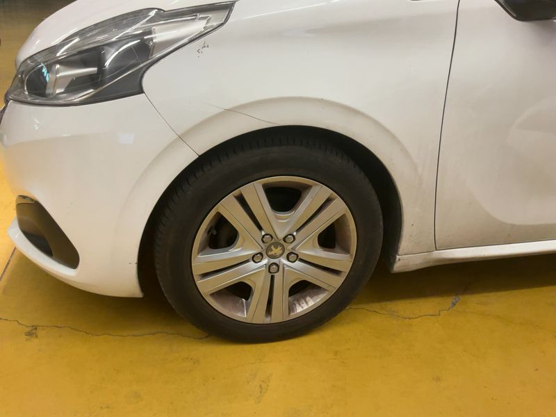 Peugeot 208 1.2 e-THP Allure Business 2018 – снимка 3