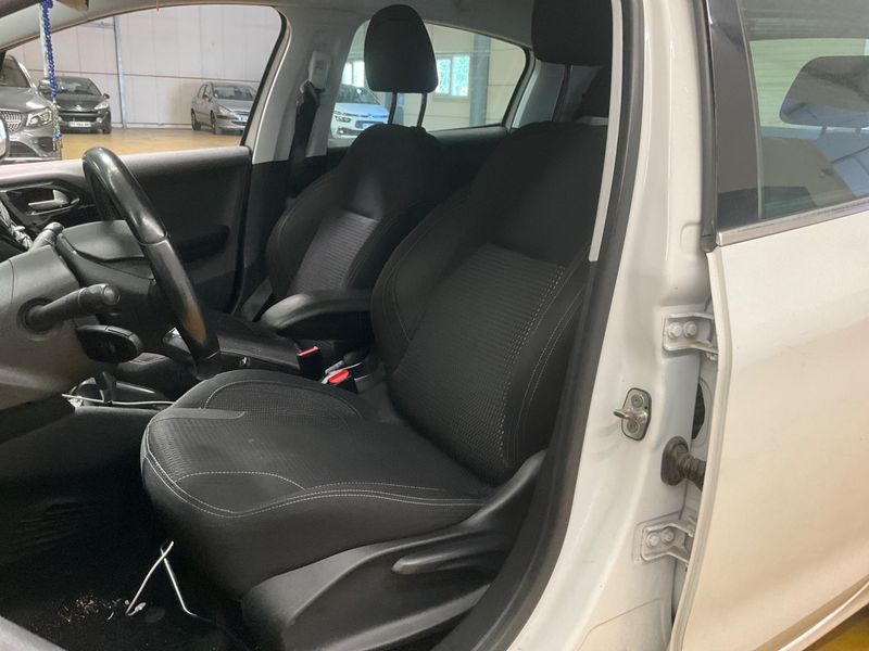 Peugeot 208 1.2 e-THP Allure Business 2018 – снимка 24