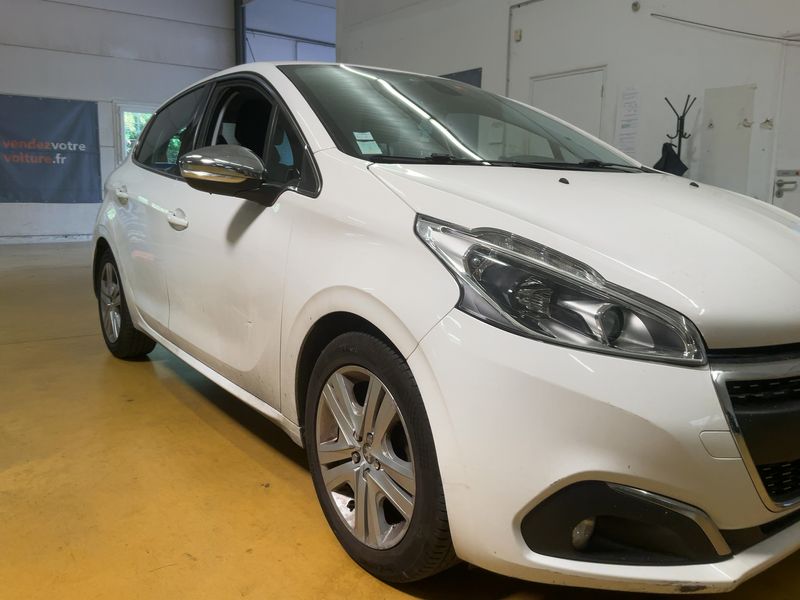 Peugeot 208 1.2 e-THP Allure Business 2018 – снимка 12